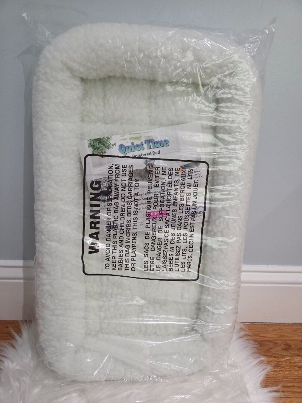 Quiet Time Fashion White Pet Bed
